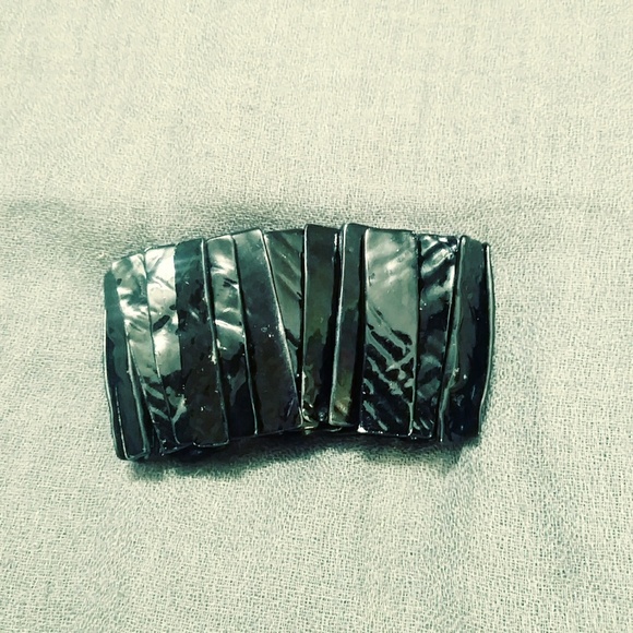 Edgy black bracelet - Picture 2 of 3